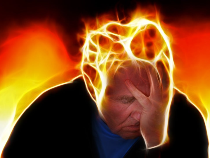 古希臘人早就發現偏頭痛預兆！揭開偏頭痛的未解之謎